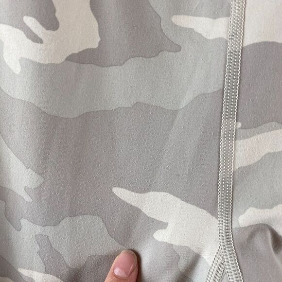 Athleta Elation Camo Light Gray 7/8 Leggings Activewear Athleisure Running M - Picture 9 of 12